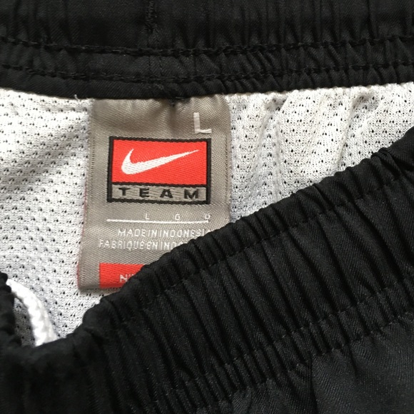 Nike Short Size Large - Picture 2 of 4